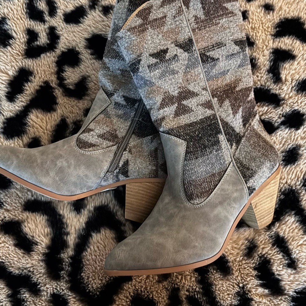 Elegant Patterned Heeled Boots
